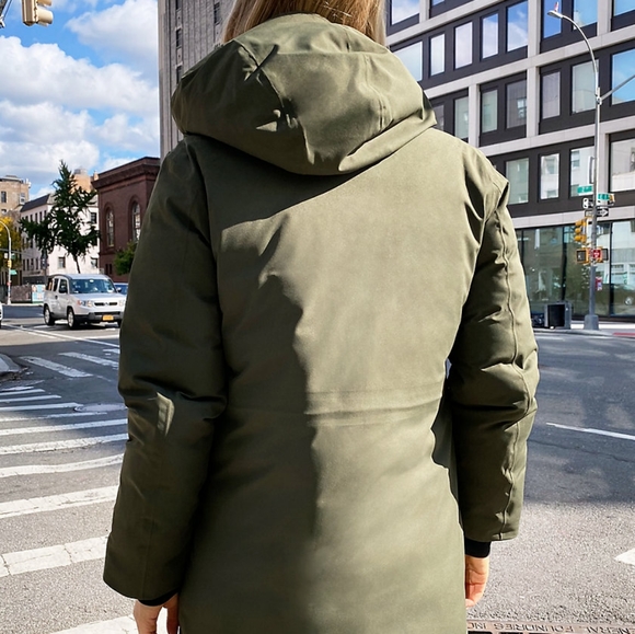 Aritzia TNA Oslo black down parka jacket - Picture 8 of 9